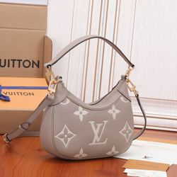 Louis Vuitton Reverse Monogram Petite Malle Bag Pre-owned for Sale in  Lindenhurst, NY - OfferUp