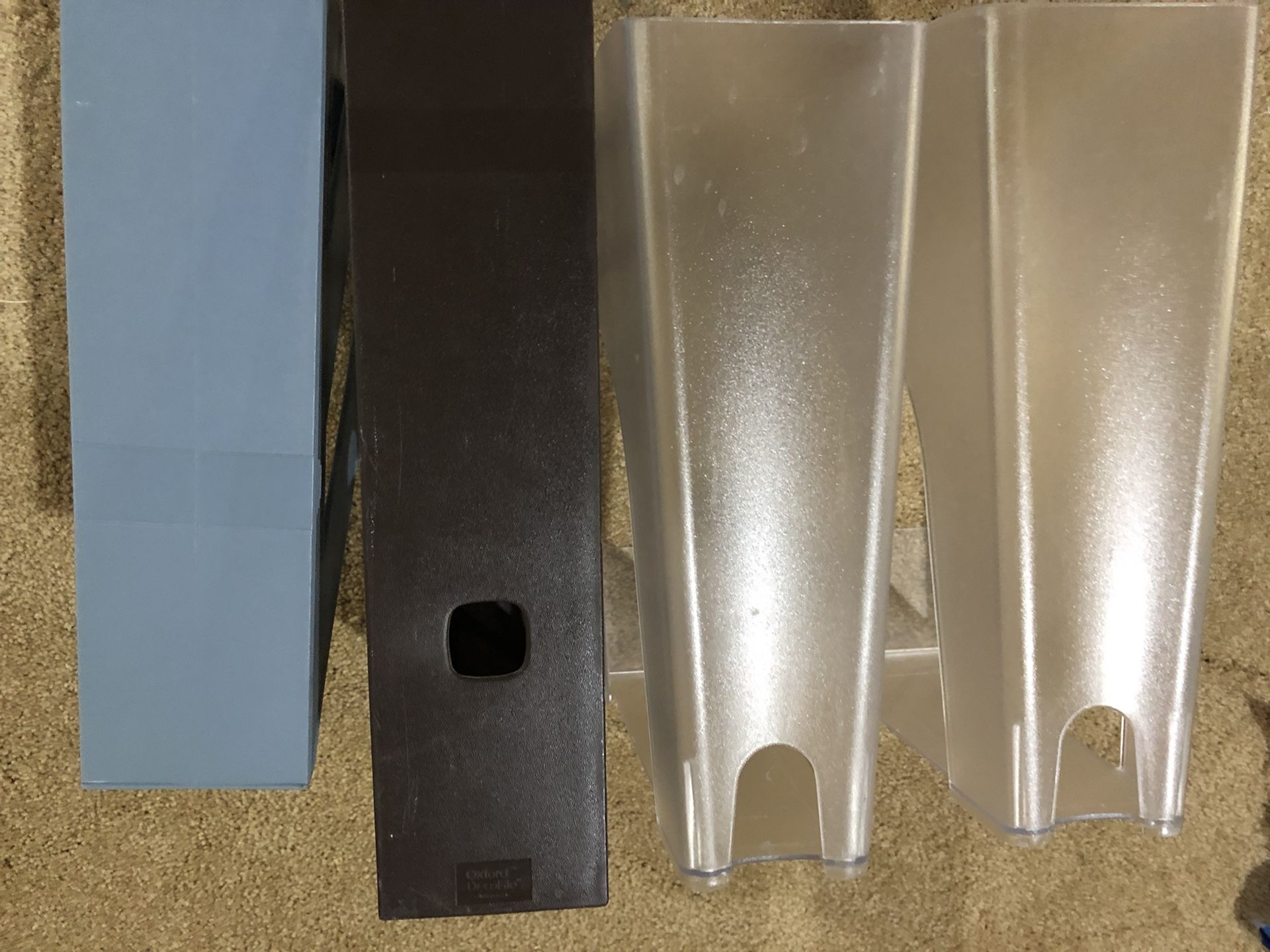 LOT 4 PLASTIC MAGAZINE RACKS STORAGE BINS ORGANIZERS CUBES DESK / HOME OFFICE / CLASSROOM ORGANIZATION