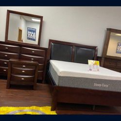 *Weekend Special*---Emily Merlot Mature King Bedroom Sets---Delivery And Easy Financing Available🫡