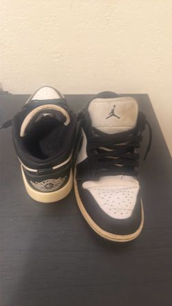 Air Jordan 1 lows black and white will trade too