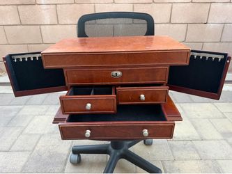 Jewelry holder