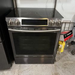 🔥✨ Samsung Electric  Stove – Black Stainless Finish ✨🔥