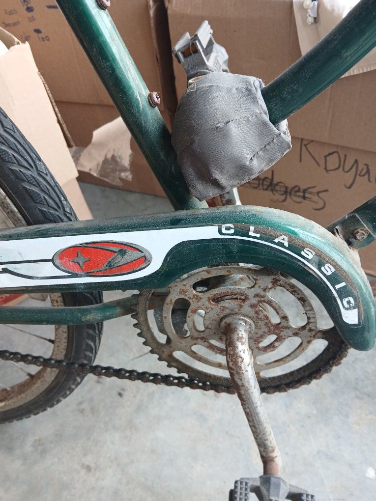 VINTAGE SCHWINN BICYCLE