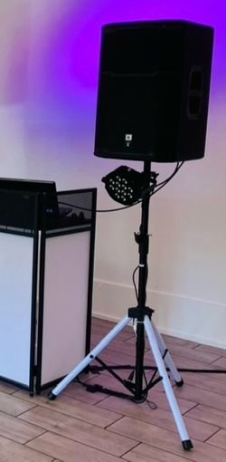 White Dj stand