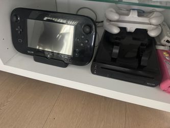 Nintendo Wii U Deluxe Bundle – GamePad + Dock + Controller