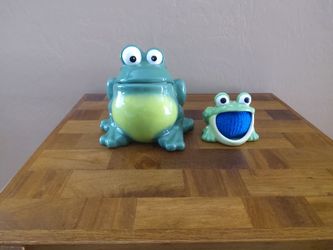 Mercuries Ceramic Frog Cookie Jar & Ceramic Frog Scrubber Holder With Scrubber