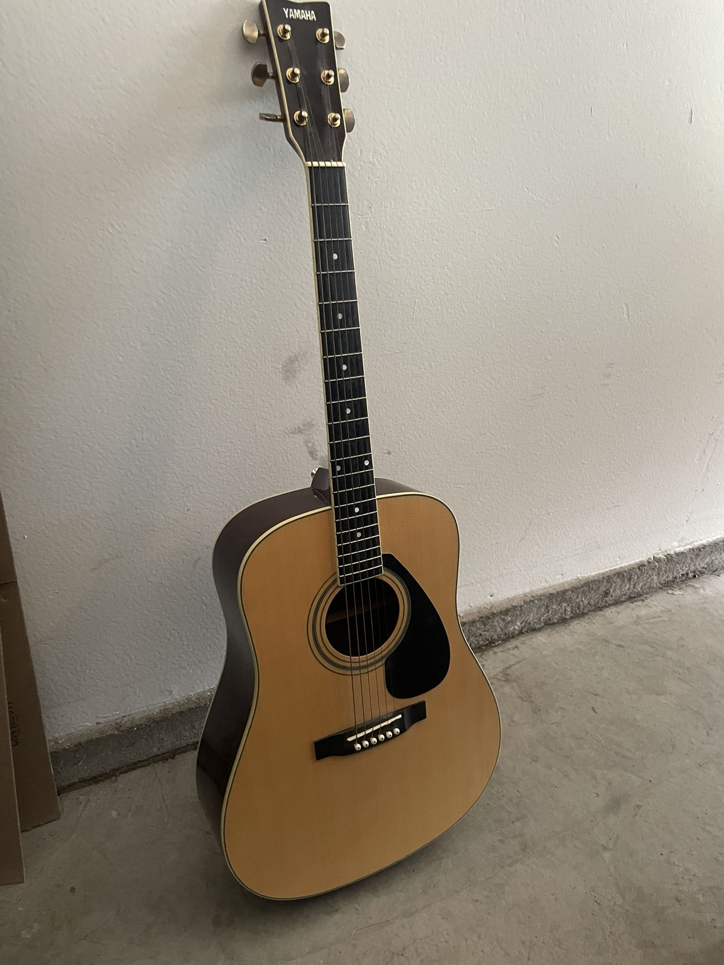Yamaha Acoustic Guitar