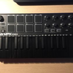 AKIA MPK Mini