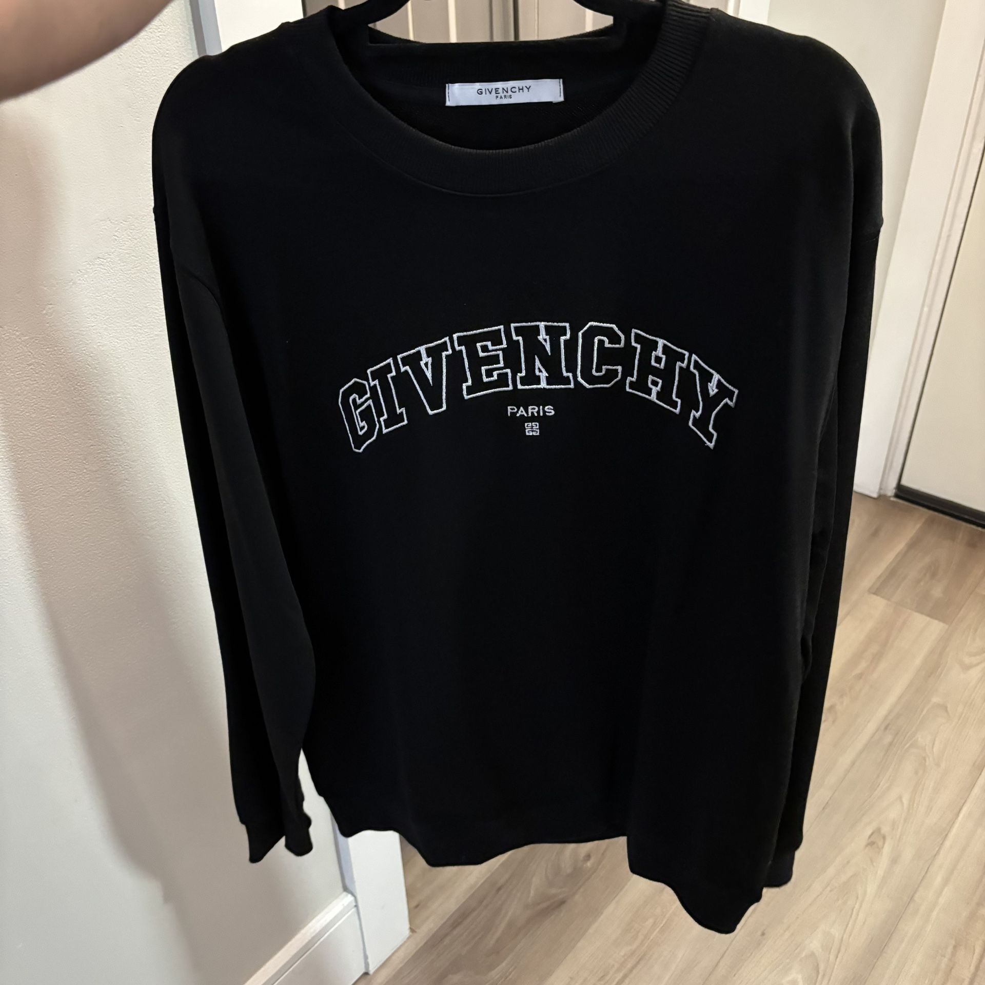 Men’s Sweater Size M/L