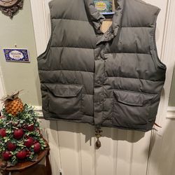 Cabelas Mens Size XL Regular Green Down Vest