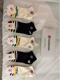 lululemon socks 5 pcs in 1 box. mixed designs for women
