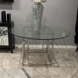 Zgallerie Abigail Table / With 4 Chairs 