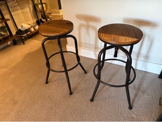 2 adjustable bar stools