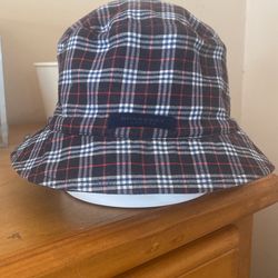 Burberry bucket hat