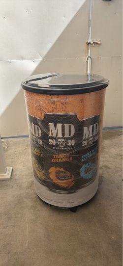barrel-style beverage cooler/display