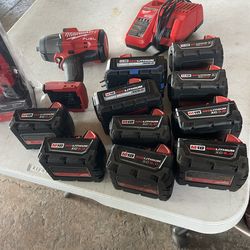 MILWAUKEE HIGHT TORQUE / BATTERY