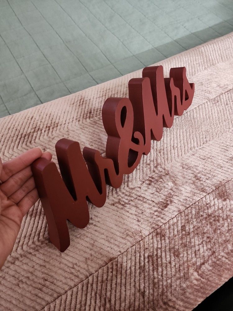 Mr And Mrs sign