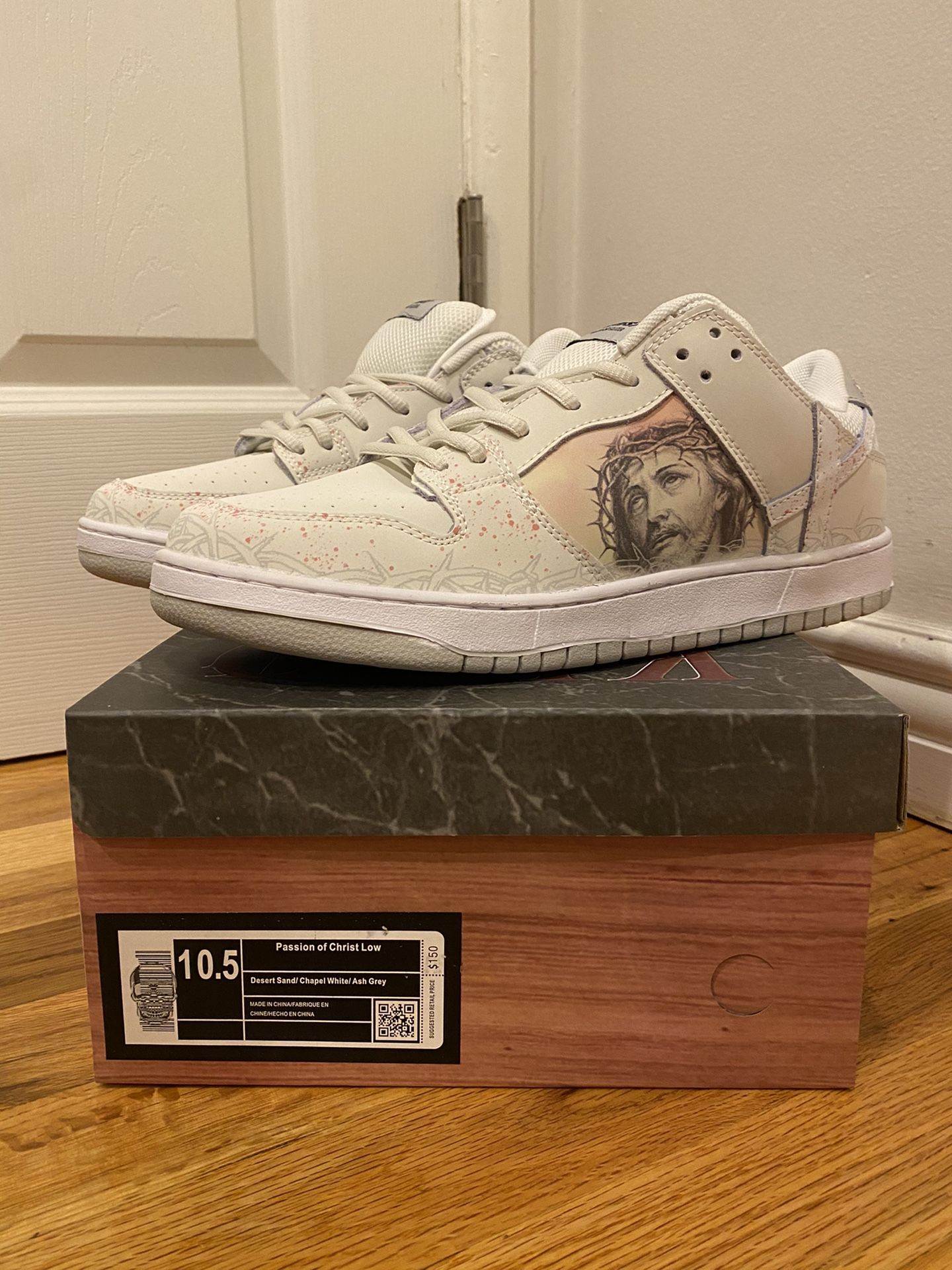 Nike dunks passion of christ size 10.5 really good condition comes w box price Kito Wares SB Dunk Low Passion Of Christ Mens 6 / Wmns 7.5  main image 2