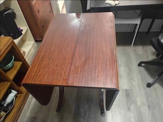 vintage Style Mahogany Drop Leaf dining table Expandable from 25" to 73" Long -  38" W x 30" H
