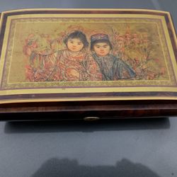 Beautiful Hand Carved Vintage Music Box Made In Italy Reuge