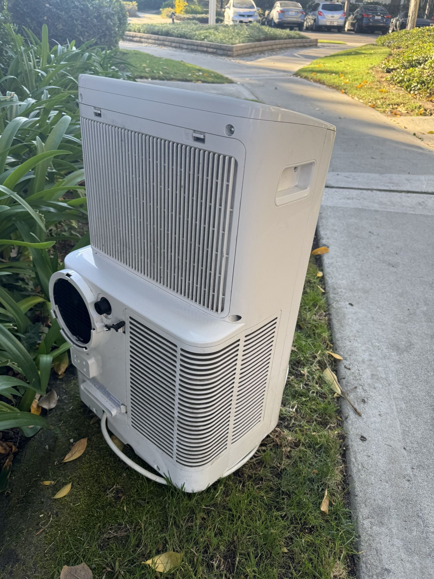 Title: Toshiba Window Mount Air Conditioner Efficient Cooling Solution