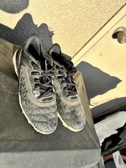 Under Armor Baseball Cleats 7.5 men