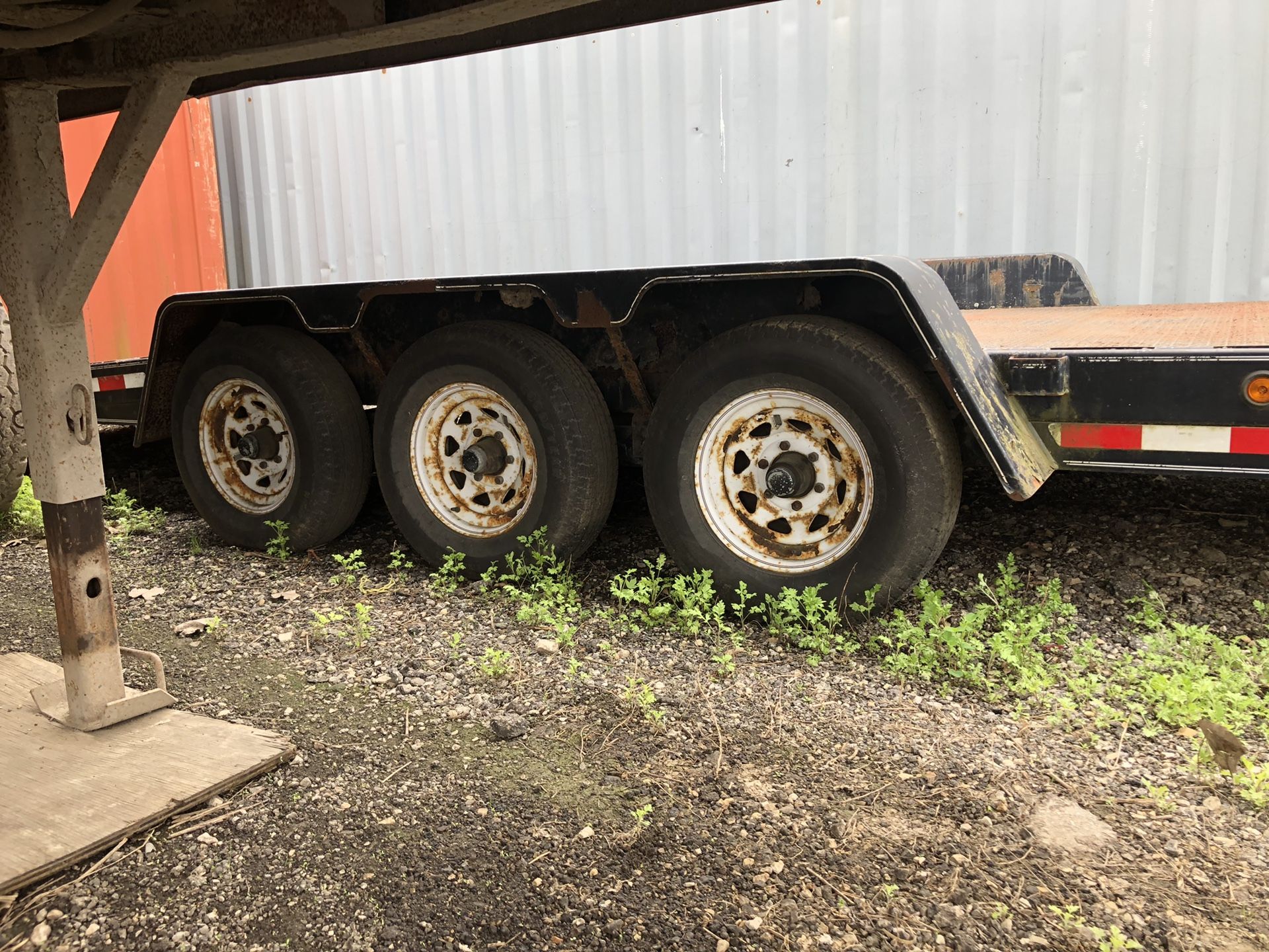 Double car hauling trailer
