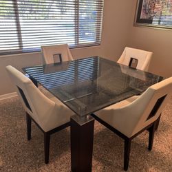 Elegant Dining Table 