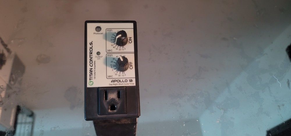 Titan Controls Apollo 12 – Short Cycle Timer w/ Photocell