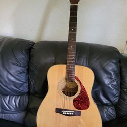   Guitar Great Shape Plays Easy