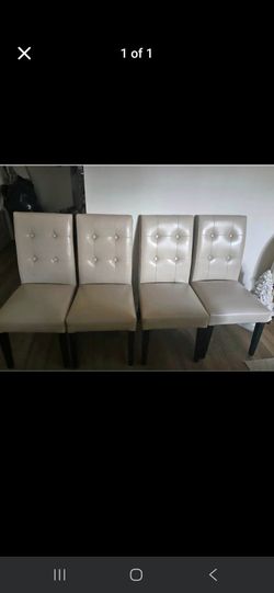 Almost brand new Set of 4 dining leather chairs