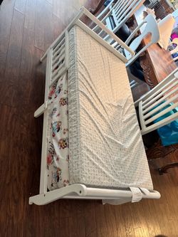 Free kids bed with 3 mattress