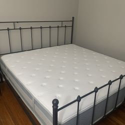 King Size Bed And Hybrid Memory Foam