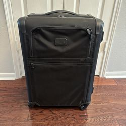 TUMI Alpha Short Trip Expandable 4 Wheel Packing Case - Black (22064D2) 
