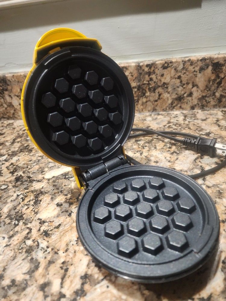 DASH Mini Waffle Maker