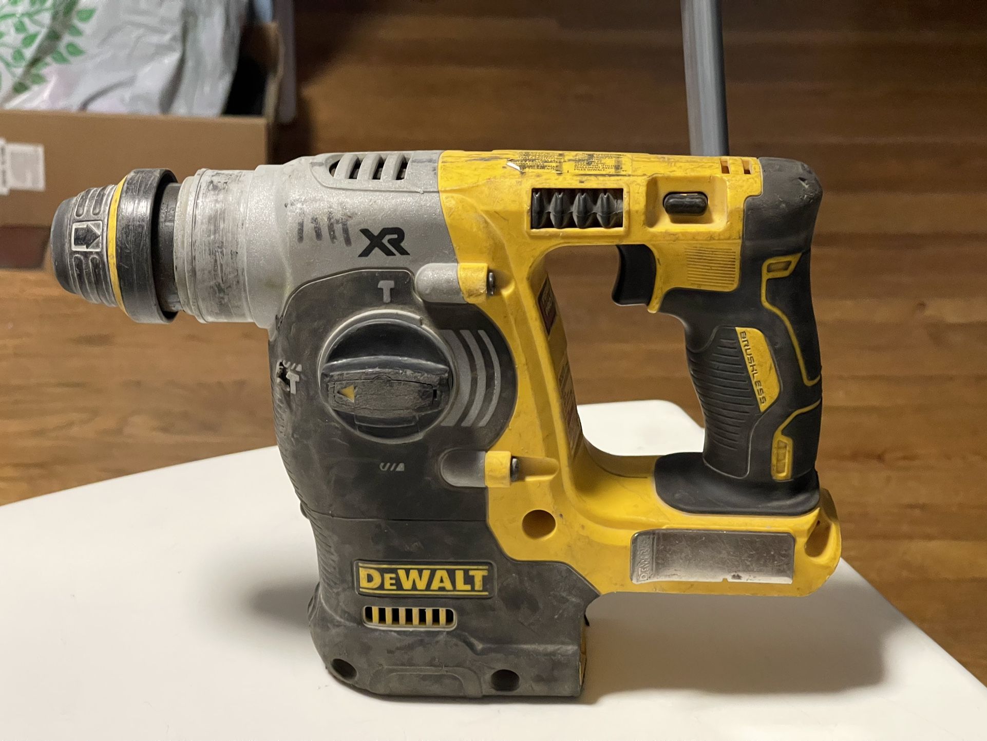 DEWALT DCH273 20V Cordless Rotary Hammer Drill (drill Only)