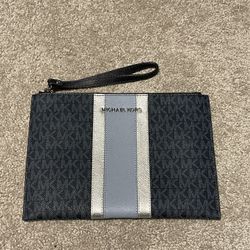 Michael Kors Jet Set Large Top Zip Wristlet