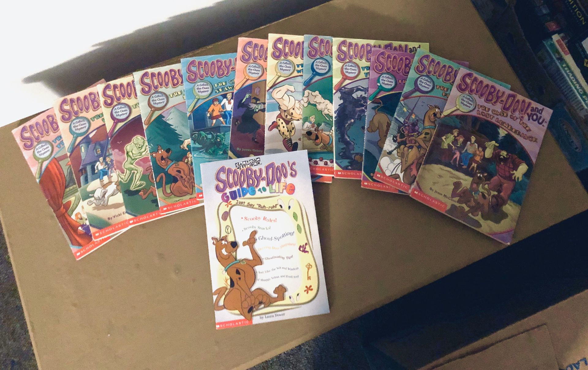 Scooby-Doo collect clues mystery book set