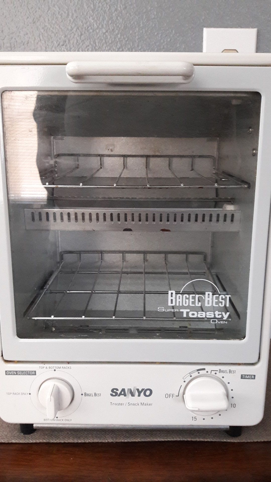 Sanyo bagel best super toasty oven.