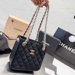 Hobo Fashionista Chanel Bag 