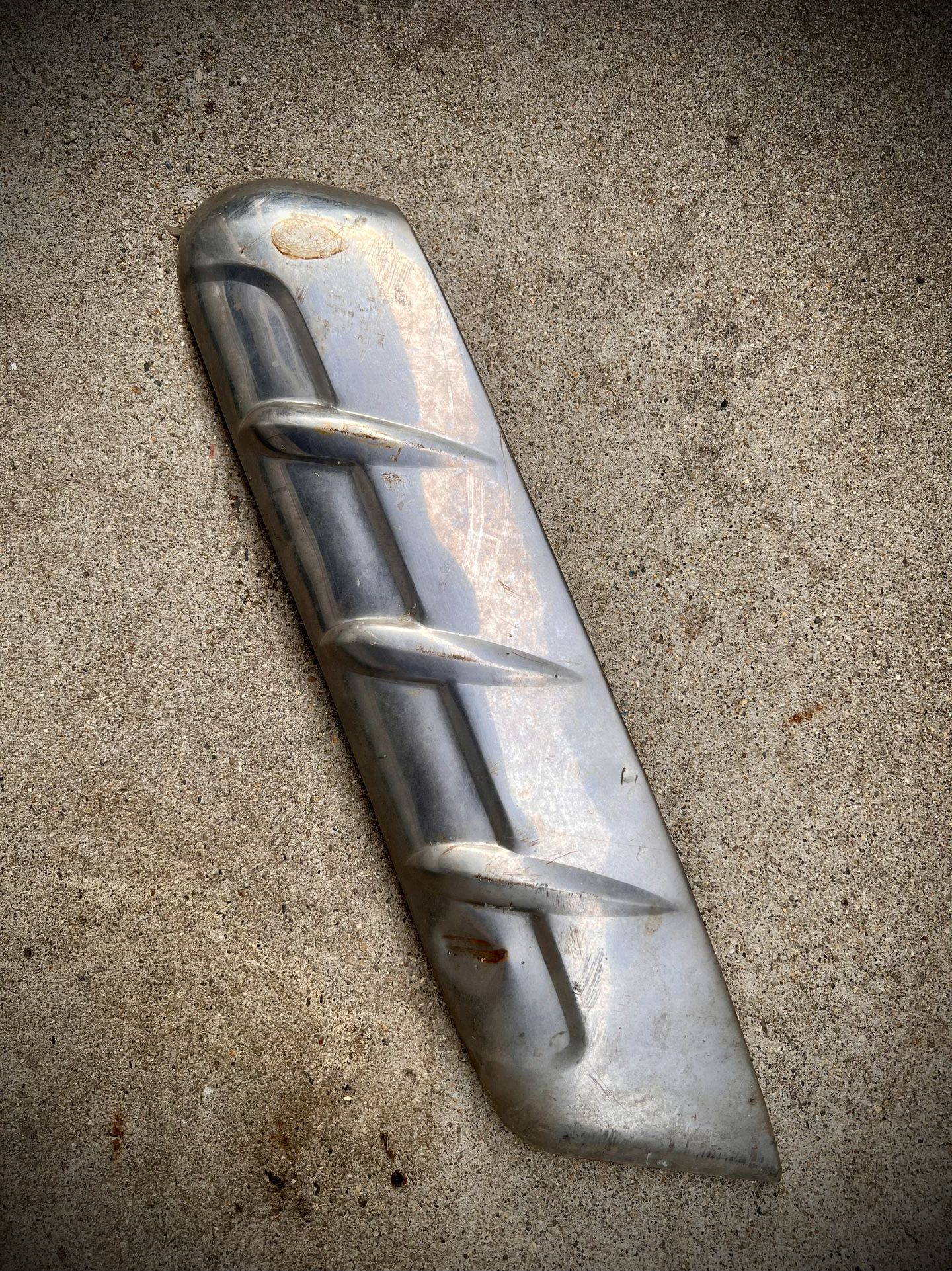 52-54 ford Lower Quarter Molding