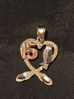 14k solid gold 15 anera. Nice pendant, grams 1.8