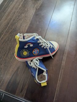BRAND NEW Minobode. Shores Size 33
