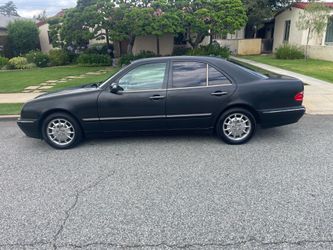2000 Mercedes-Benz E320 1owner runs great everything works