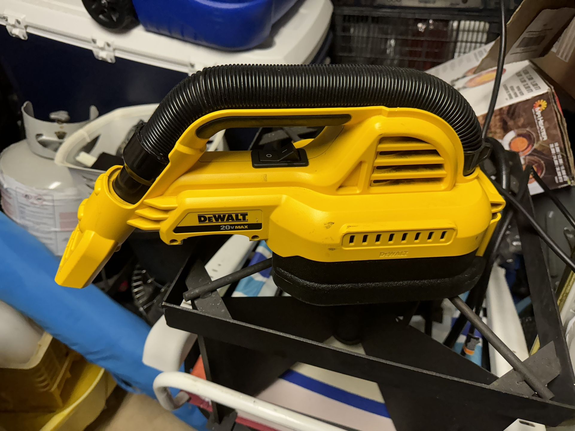 DEWALT 20V MAX Cordless 1/2 Gal. Wet/Dry Portable Vacuum (Tool Only)