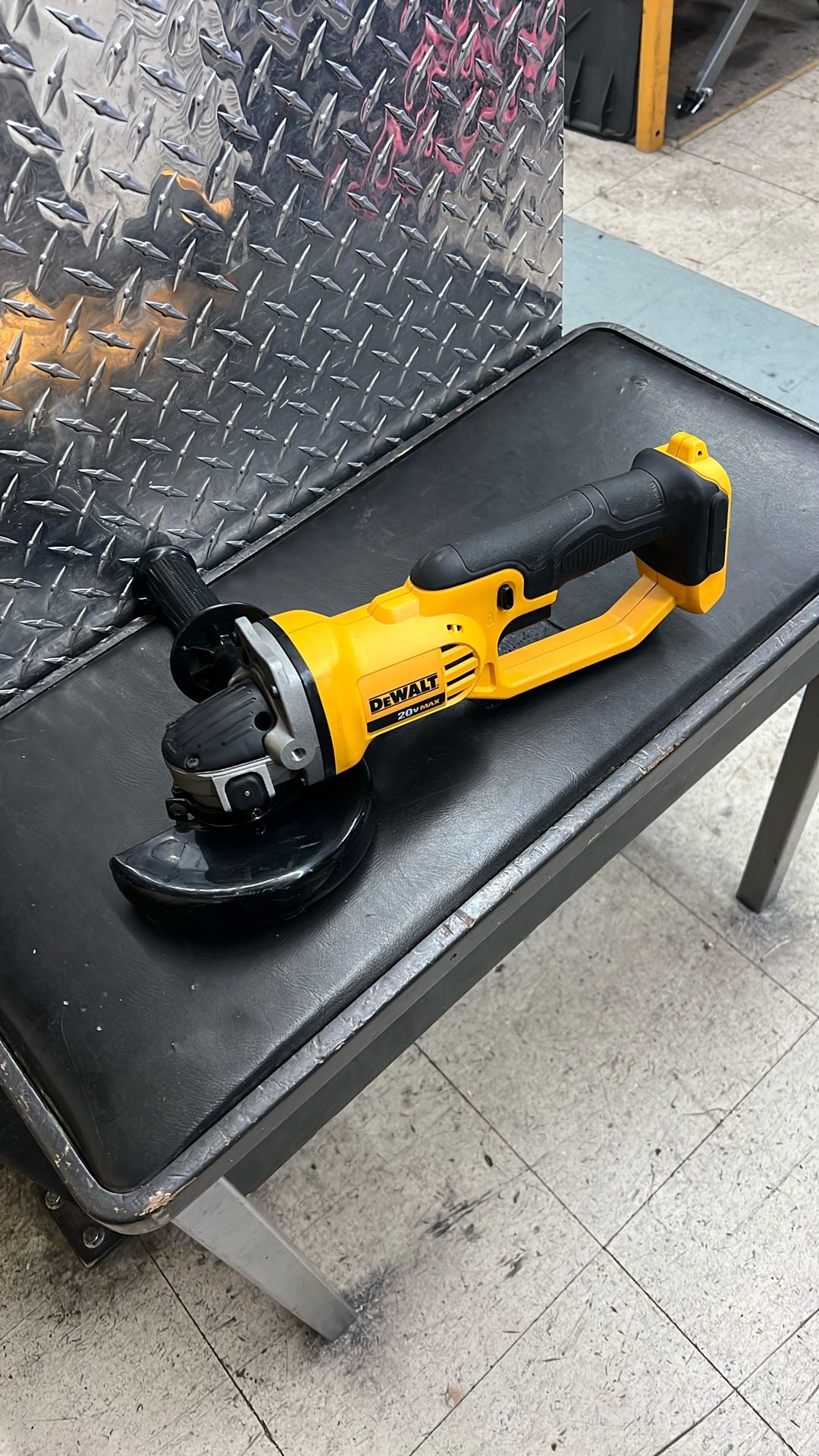 Dewalt DCG412 20v Cordless 4.5” Angle Grinder