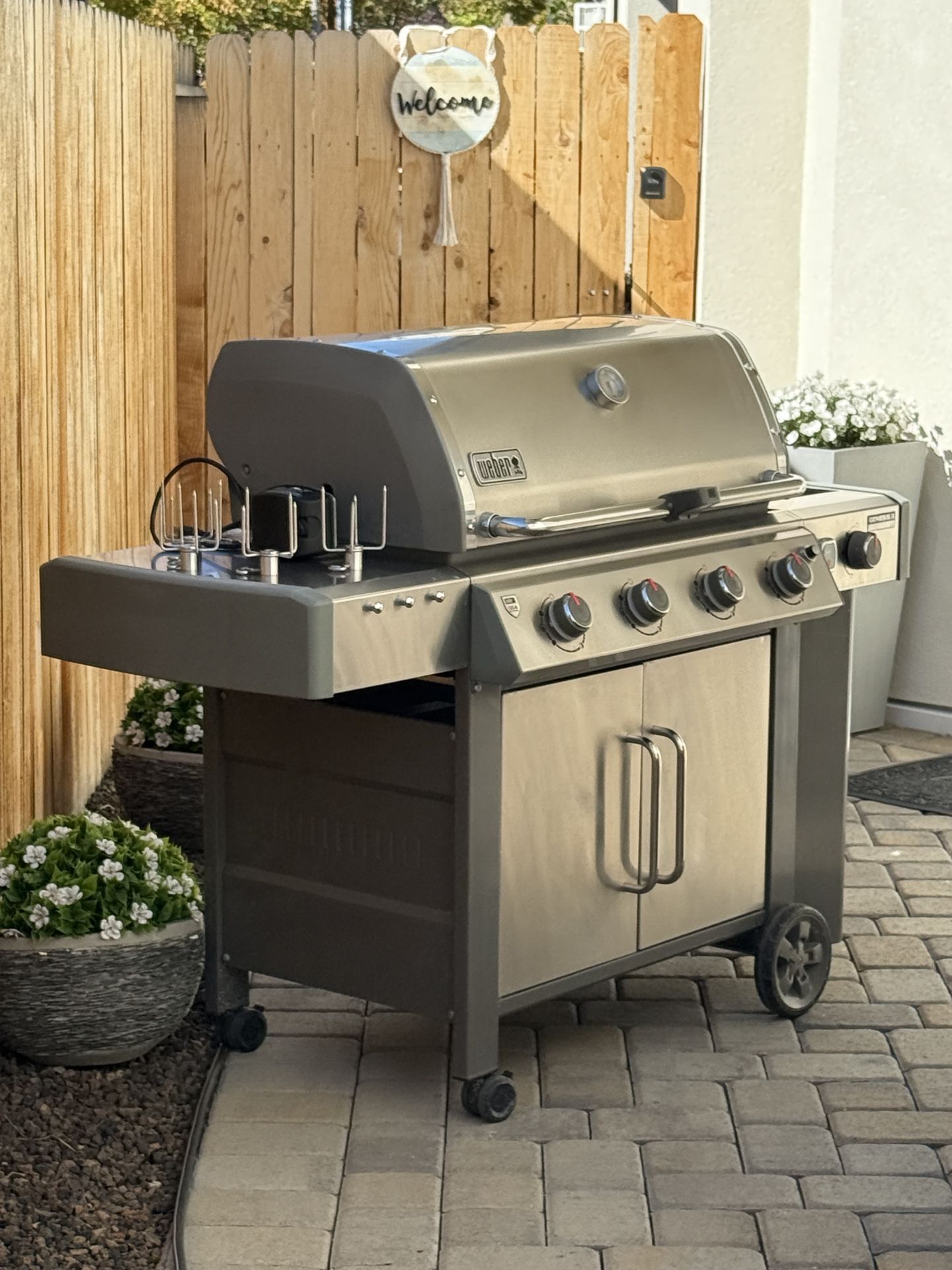 BBQ Grill - The Genesis II LX E-440