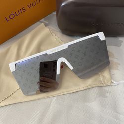 Louis Vuitton White Sunglasses With Monogran Frint