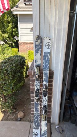 Snow skis