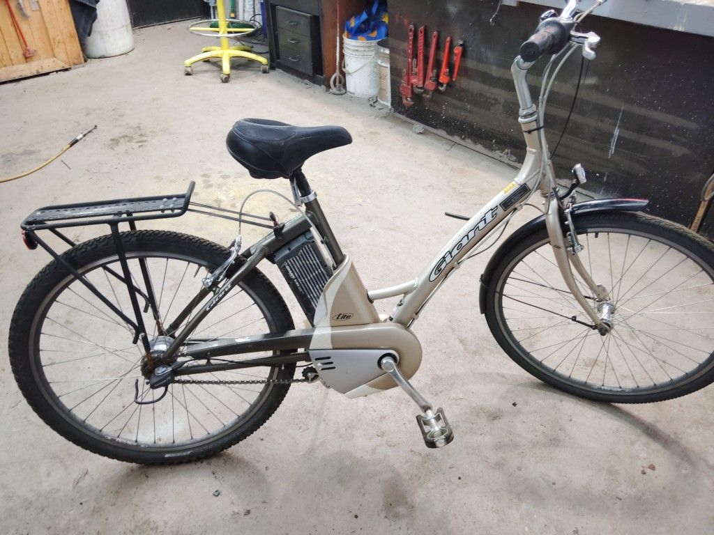 Giant E Bike. One Of The First Made Aluminum All Original. I Do Not Have The Charger Though.